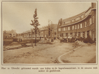 872634 Gezicht op de Ingen Houszstraat in de nieuwe wijk 'achter de gasfabriek' (ook wel: 'Geleerdenwijk'), waar de ...